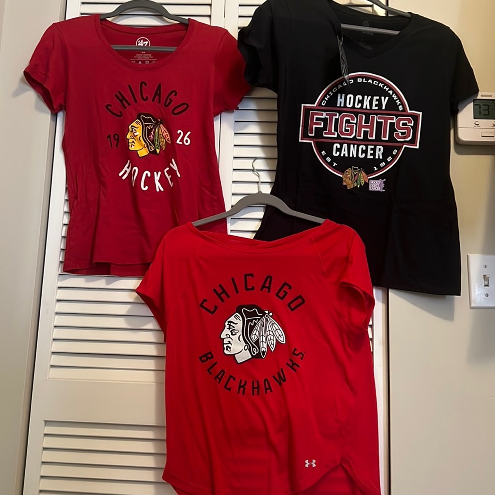 Chicago Blackhawks Ladies SMALL Tee LOT